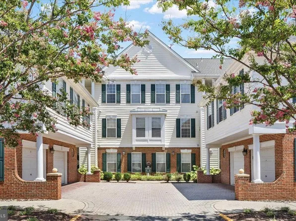 43134 Watercrest Sq Unit 102, South Riding, VA 20152