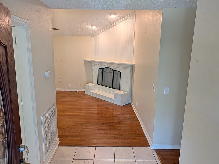 102 Post Oak Rd — Photo 14