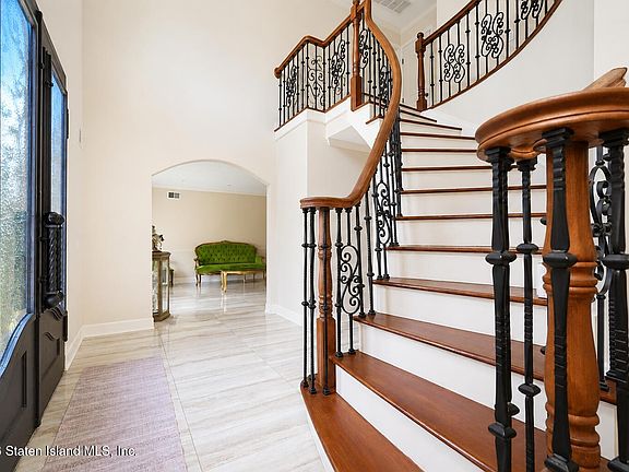 4th image of 45 Poe St