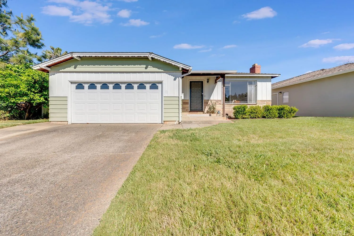 1011 Coloma Way photo 1