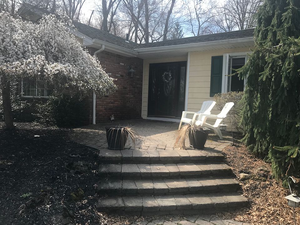 1st image of 10 Water Mill Ct