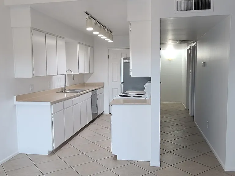 1413 E Dunlap Ave #4 — Photo 4