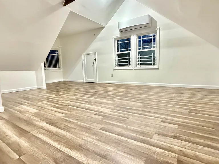 290 Woodbury Rd — Photo 32