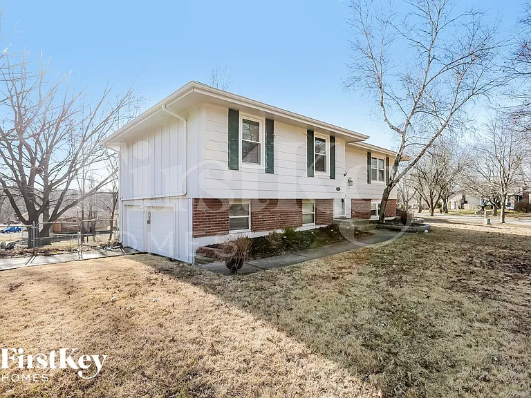 7119 N Shannon Ave — Photo 2