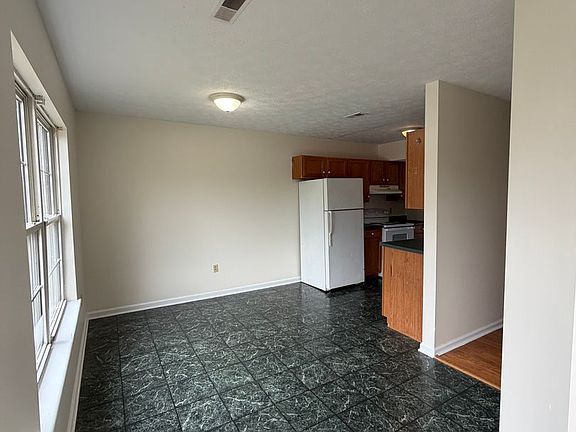 2nd image of 1000 Heathcliff Dr