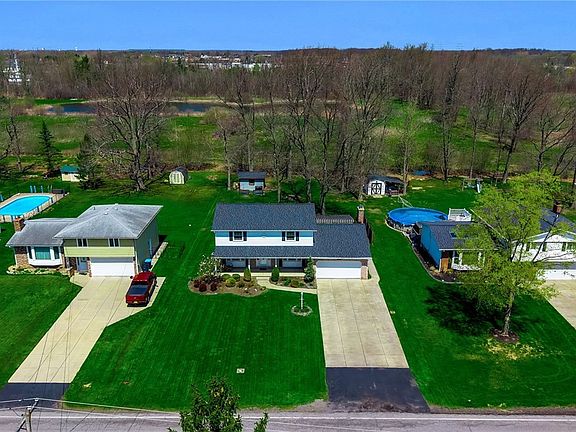 3rd image of 1919 Webb Rd