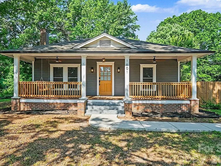 1601 Lawing Rd — Photo 1