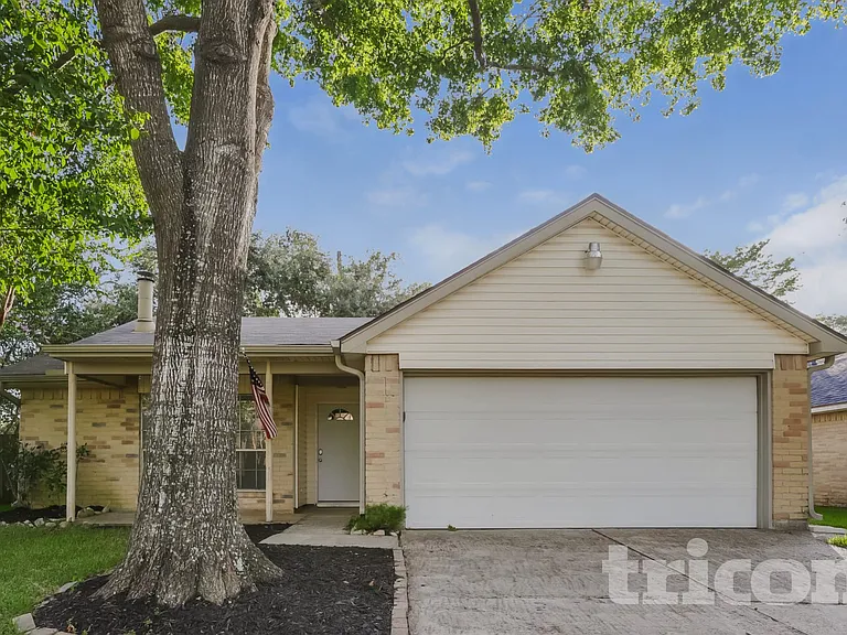 19311 Amistad Dr — Photo 1