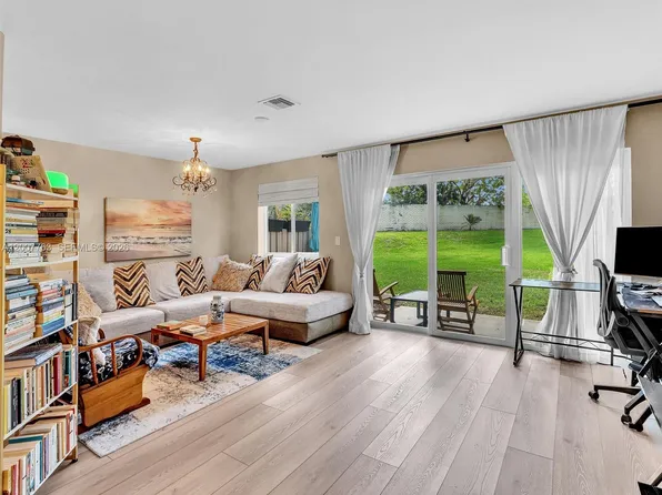 1958 Discovery Cir E, Deerfield Beach, FL 33442
