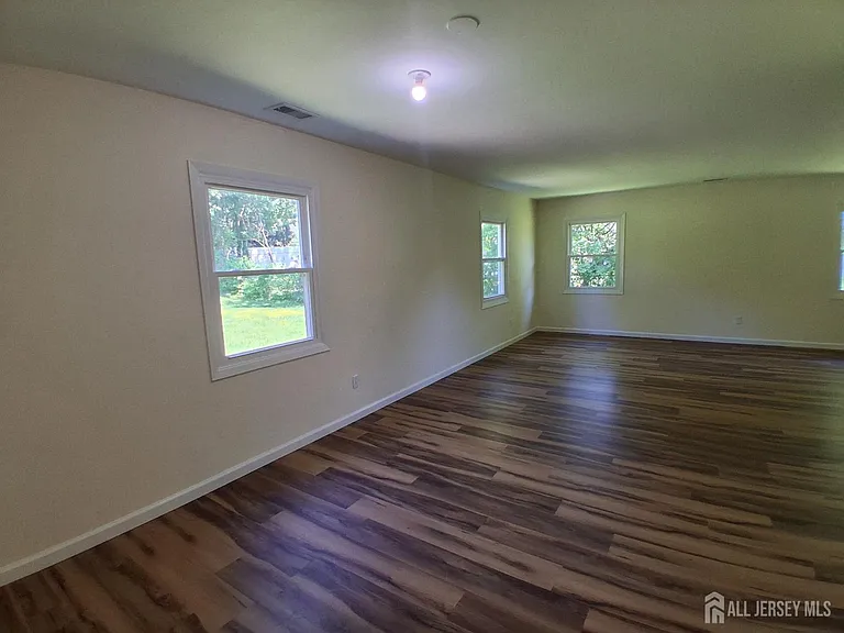 6 Flower Rd — Photo 11