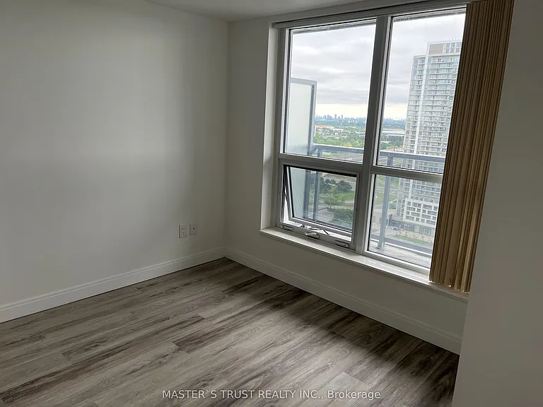 151 Village Green Sq #2606 — Photo 5