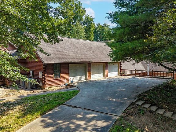 5th image of 331 Pine Log Ln