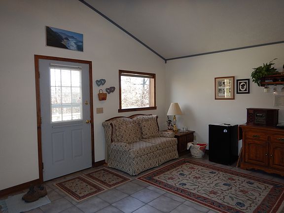 4th image of 53 Remington Cir