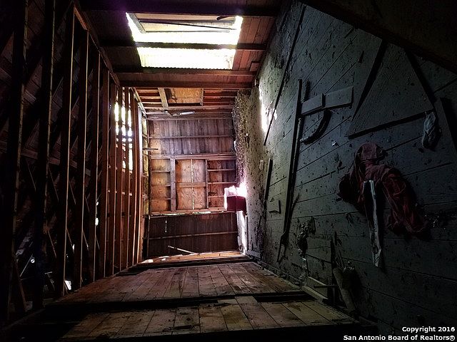 2nd image of 1715 Hays St