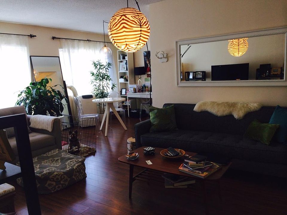 Living room to Dining room