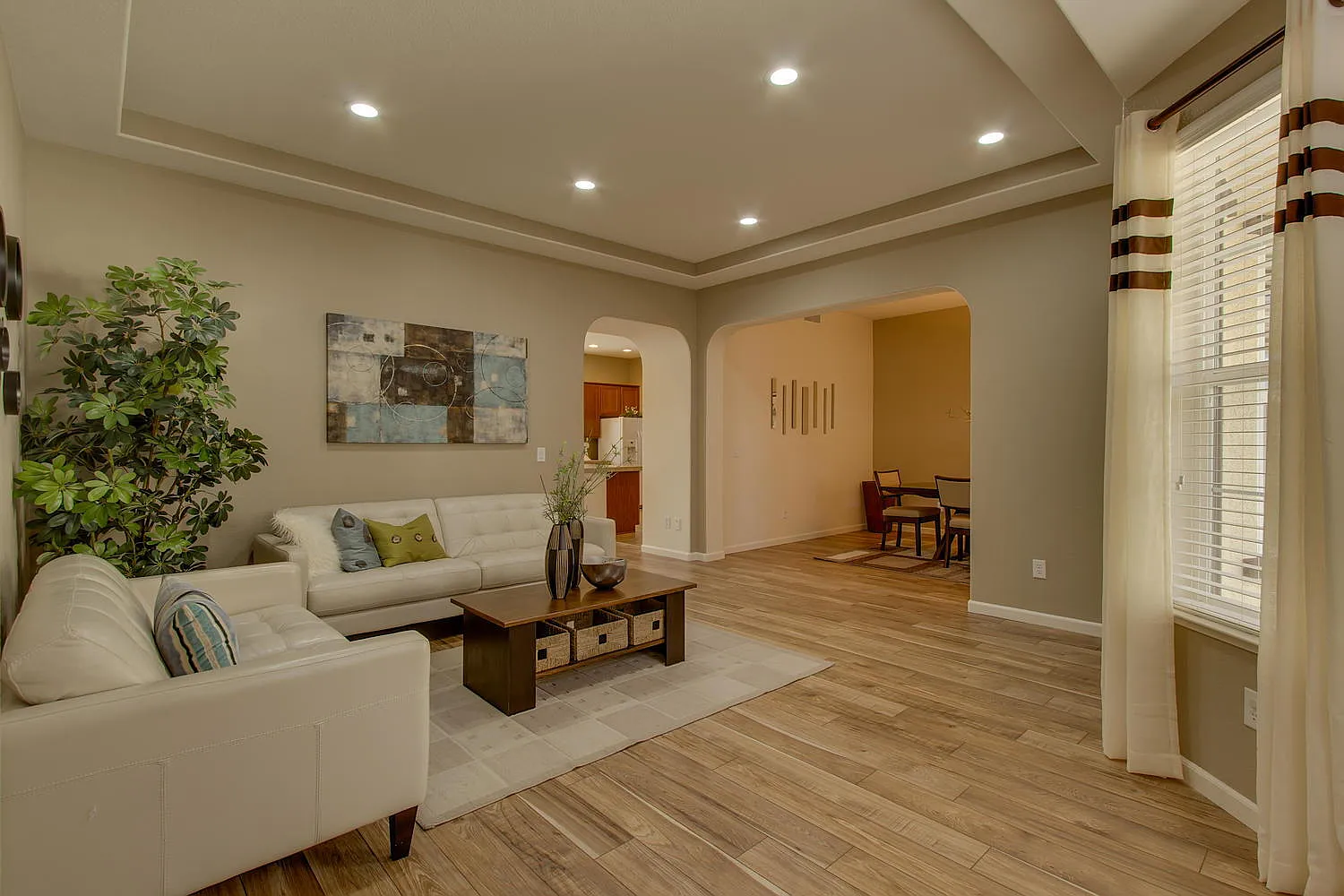 4 bed, 2.0 bath, 2324 sqft, $2,950 — Photo 3
