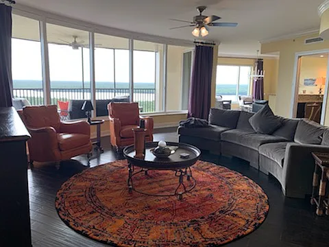 Living room looking out to lenai