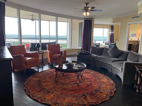 Living room looking out to lenai