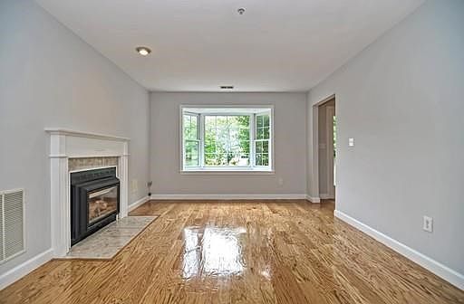 4th image of 11 Heron Cir #11
