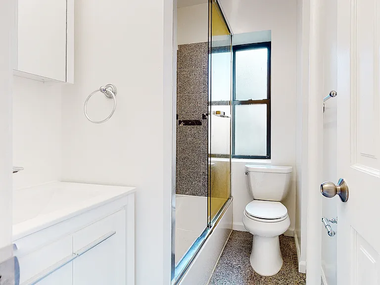 315 W 115th St #2B5 — Photo 4