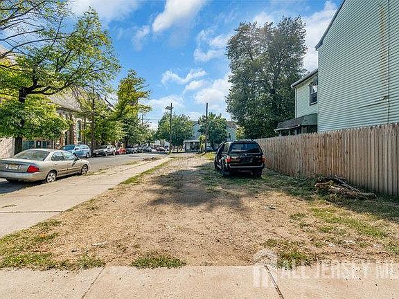 4th image of 101-103 Sherman Ave