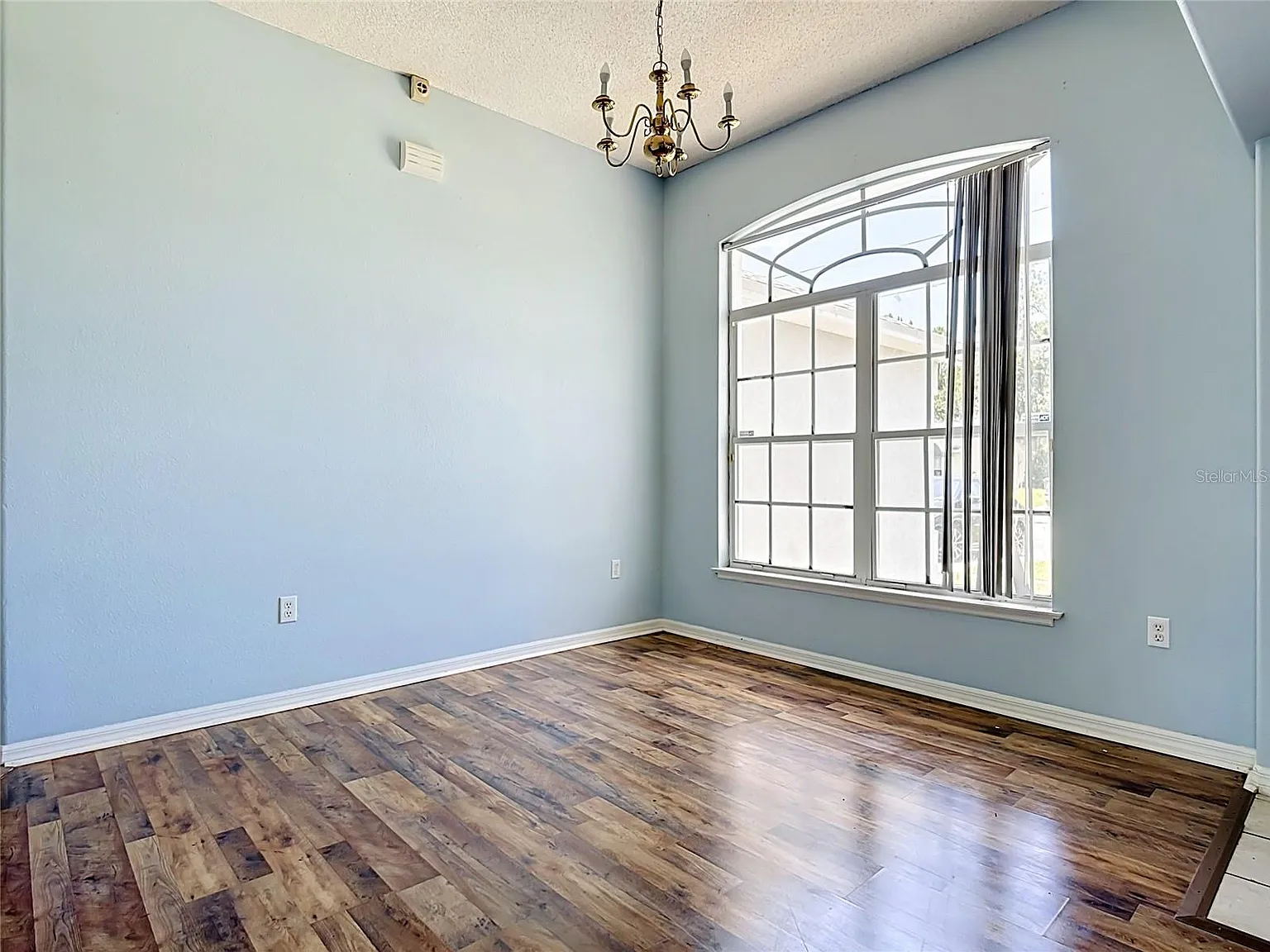 3 bed, 2.0 bath, 1926 sqft, $1,700 — Photo 4