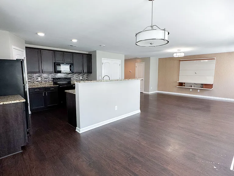 306 Sportsman Dr — Photo 7