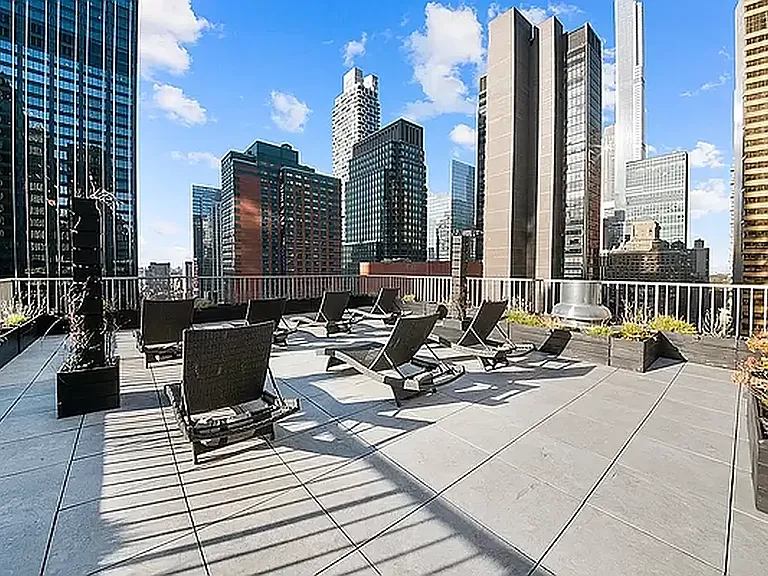 150 W 51st St #2119 — Photo 19