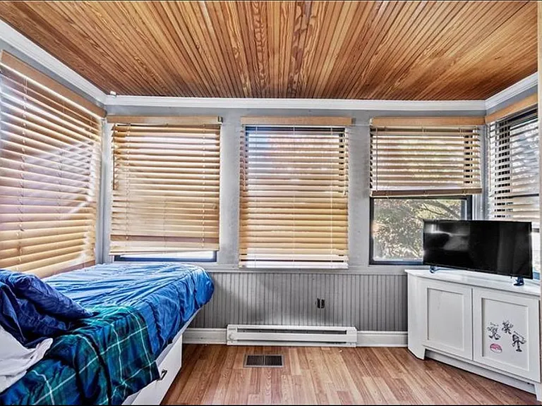 145 Oliver Ave — Photo 13