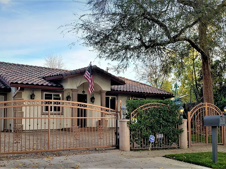 4940 Dobkin Ave — Photo 6
