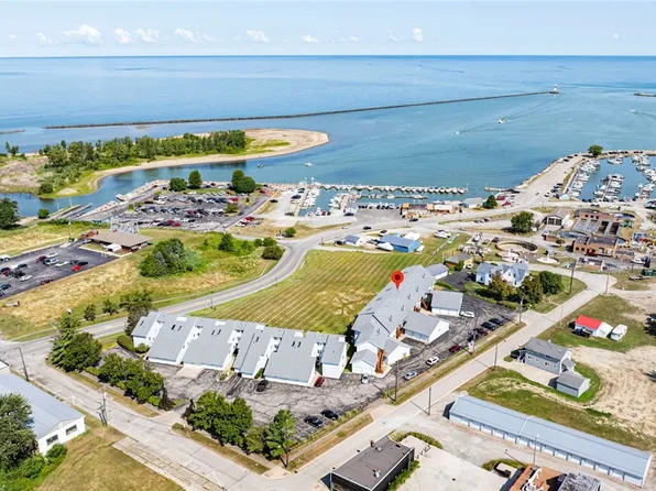 1025 Harbor St APT 23, Conneaut, OH 44030