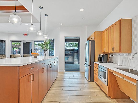 4th image of 1525 NW 17th Ave #1668-7