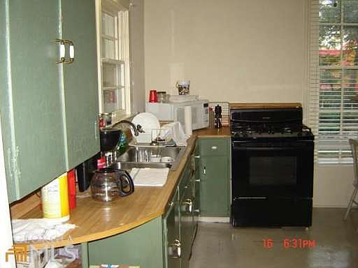 3rd image of 981 Green St SE
