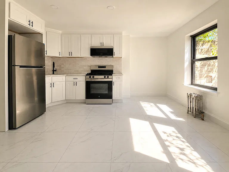 461 Pulaski St #1B — Photo 1