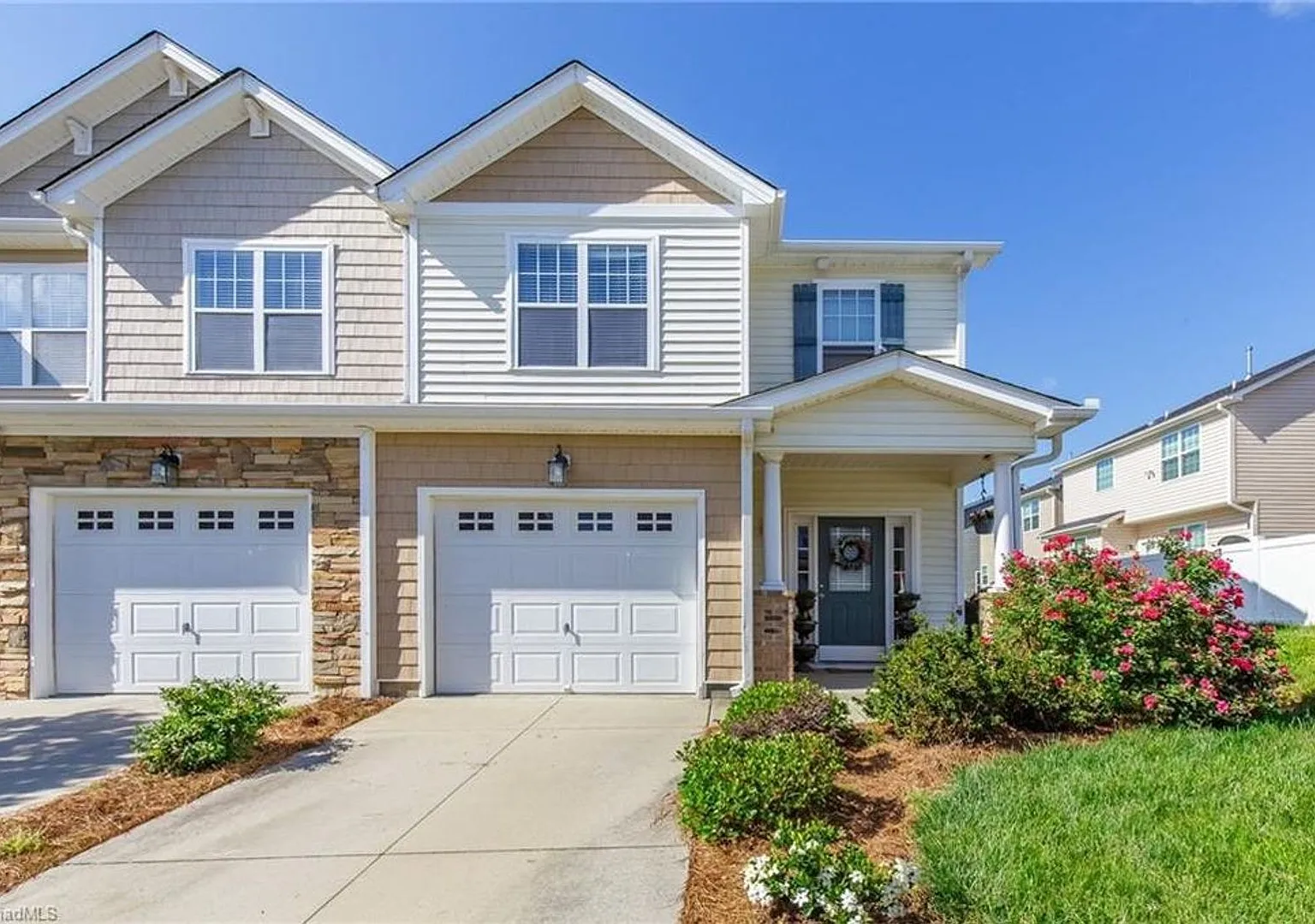 Resort style living 3 bedroom 2.5 bath Townhouse at MacIntosh on the Lake west of Burlington w/ 1... — Photo 1