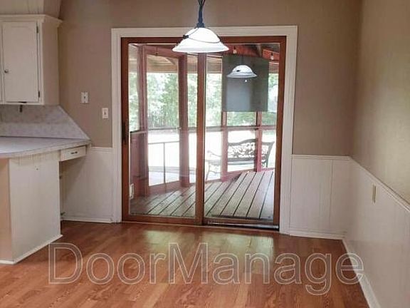 3rd image of 1029 Montgomery Cir