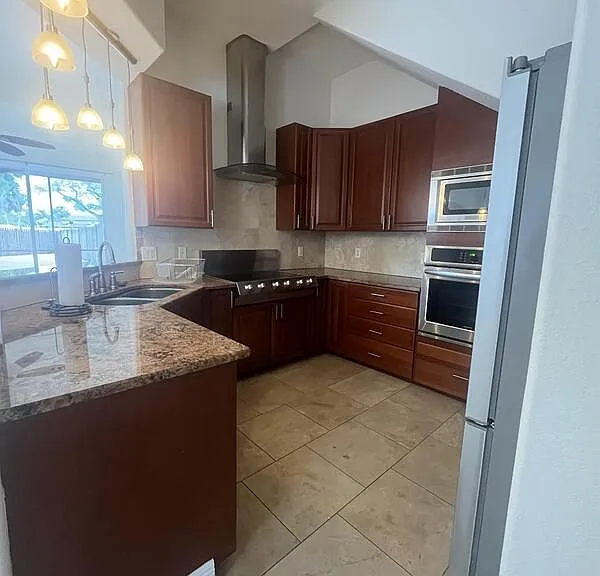 2119 Montclair Dr — Photo 1