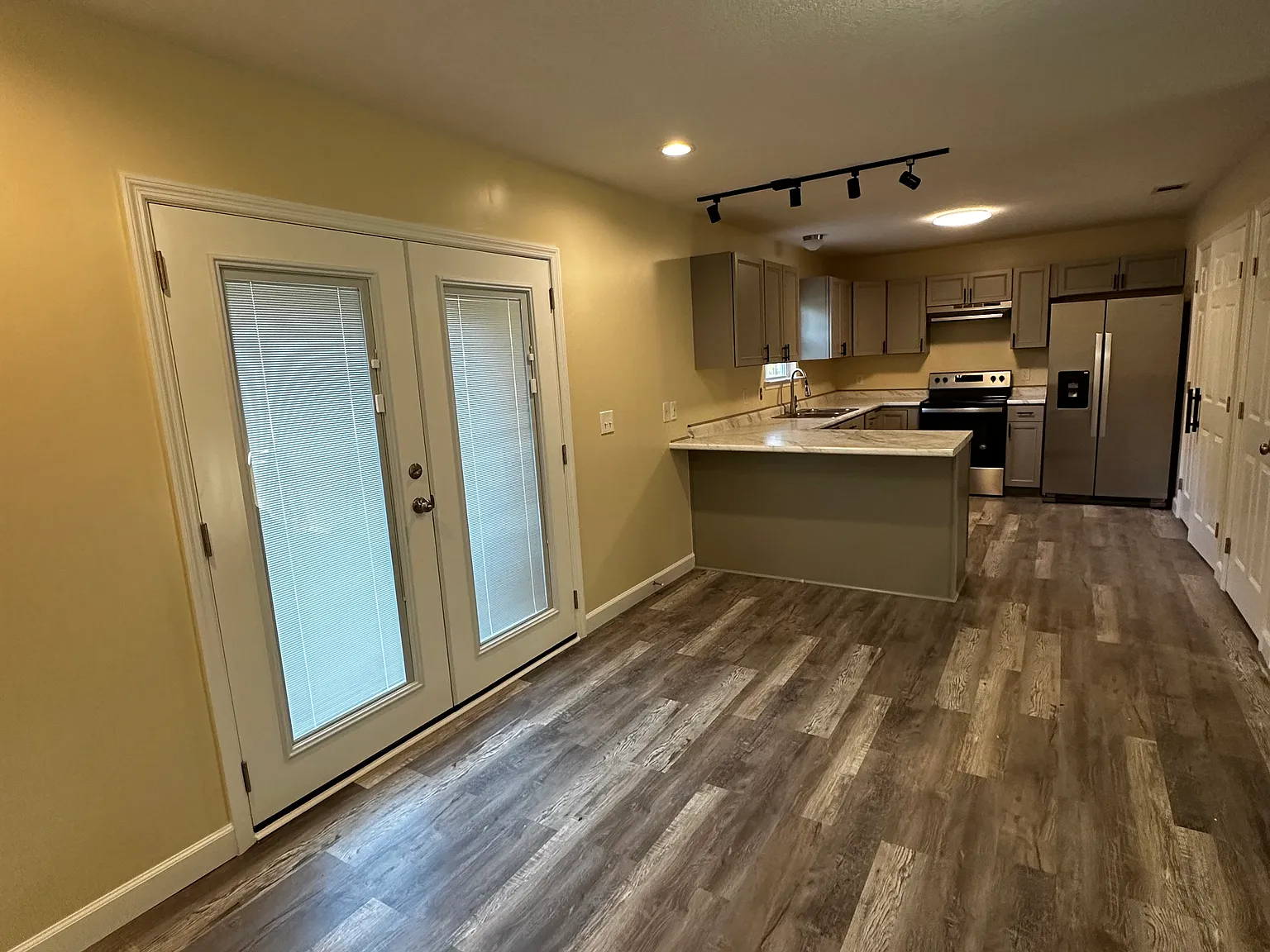 190 Peter King Rd — Photo 4