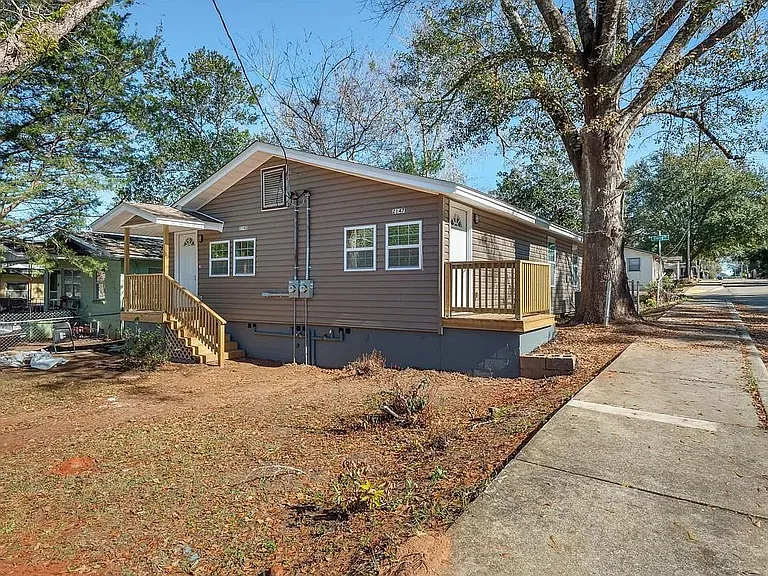 2147 Keith St — Photo 2