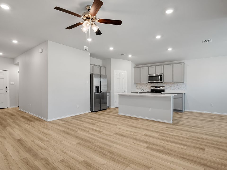 Living/Kitchen/Entryway