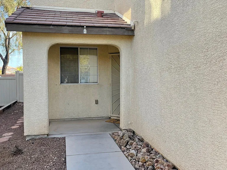 4725 Portola Vista Ave — Photo 2