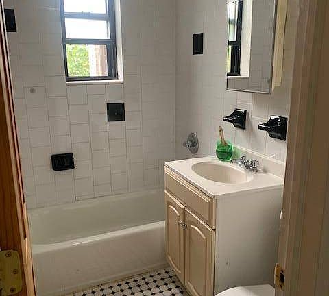 3rd image of 1602 E 43rd St APT C3