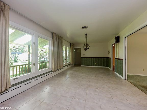 3rd image of 133 Boyd Cir