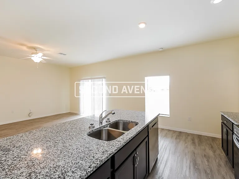 3202 NE 14th Pl — Photo 3