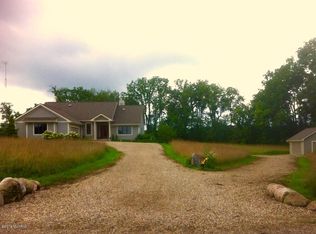 2048 Kaiser Rd, Galien, MI 49113