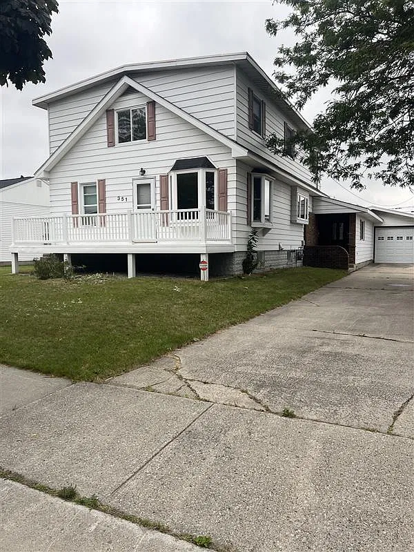 4 bed, 3562 sqft, $1,600 — Photo 1