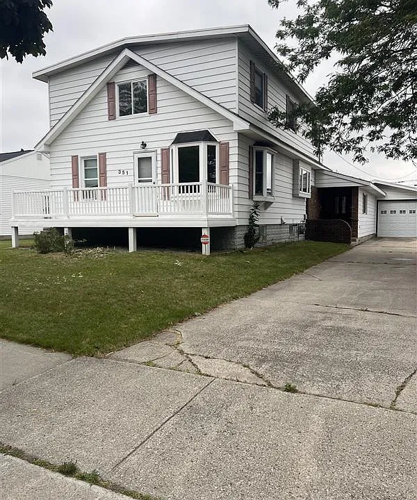 351 Barry St