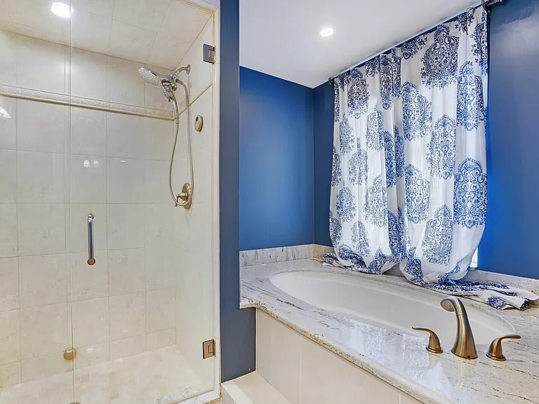 17 E Ocean Ave — Photo 32