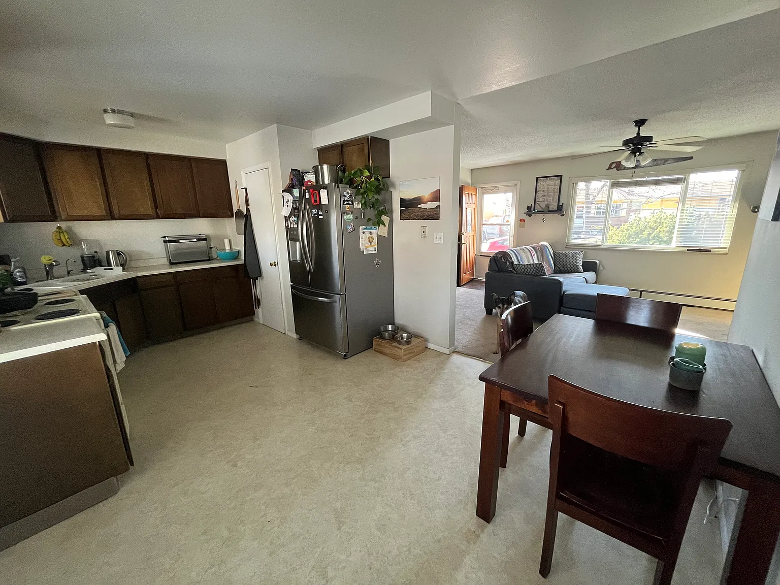 3 bed, 2016 sqft, $900 — Photo 2
