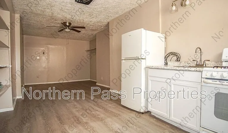 1111 N Cotton St #E — Photo 3
